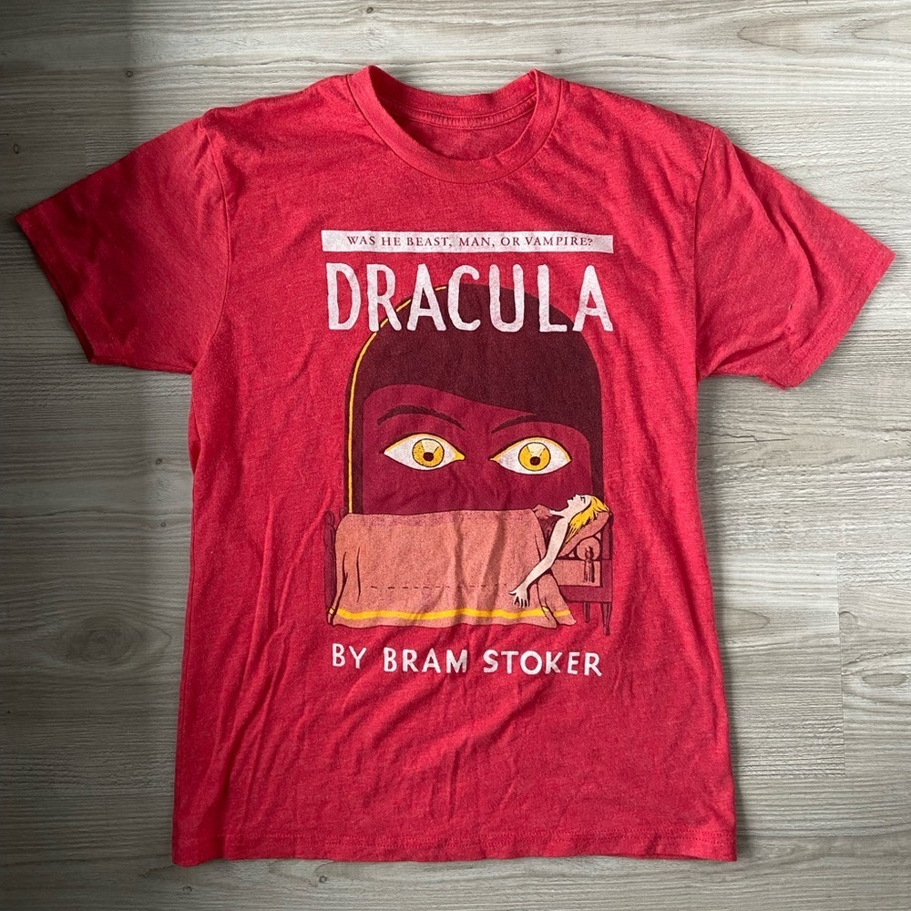 2 for 10 ☀️💕Dracula graphic t shirt red size small- medium - Picture 2 of 4
